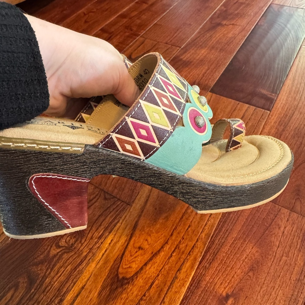 Spring Step Multicolor Patterned Toe-Loop Sandals - Picture 5 of 7